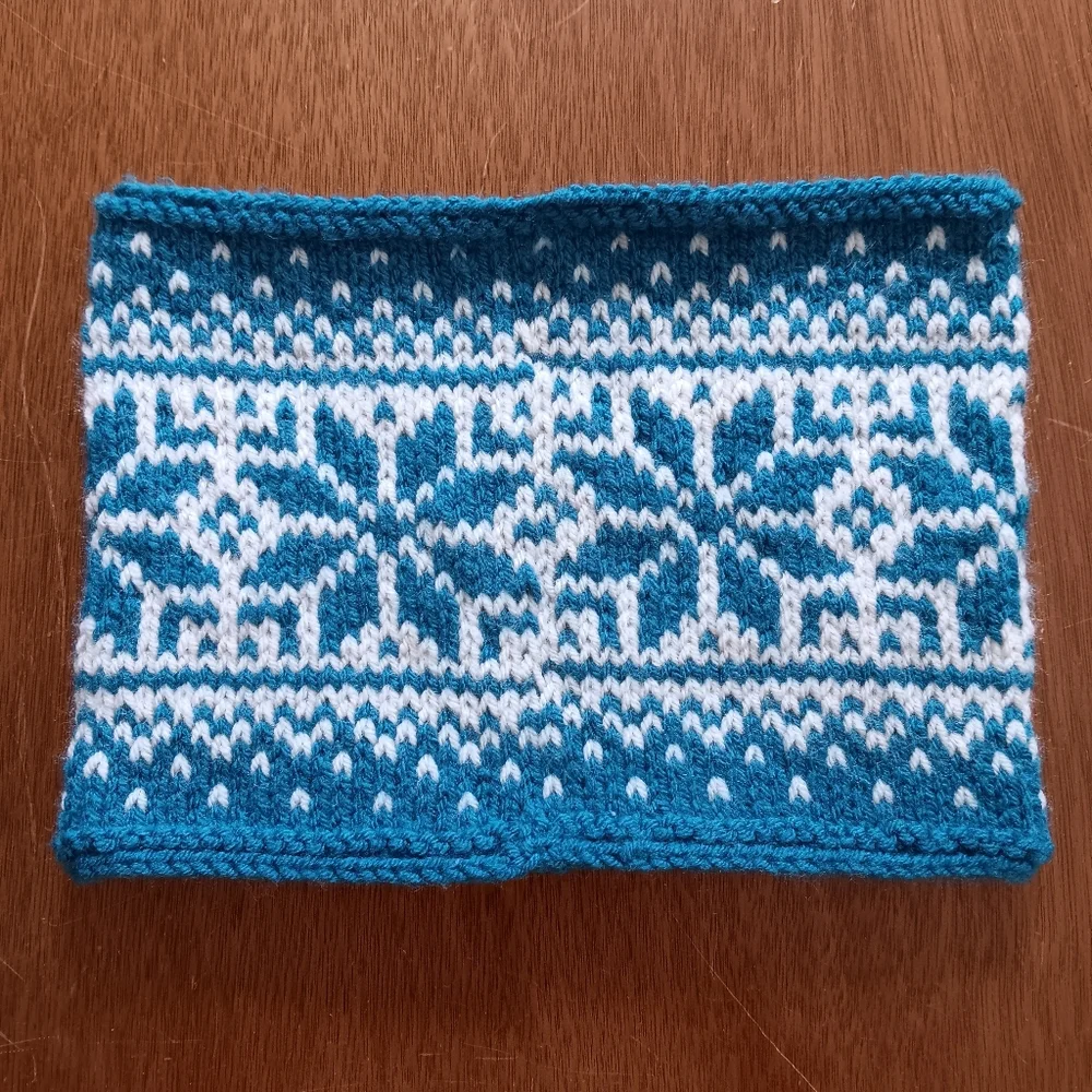 Hand Crafted Handknit Unisex Teal & Ivory Scandinavian Motif Cowl Scarf OSFM